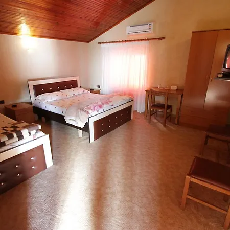 Alen Bar 3* Tirana